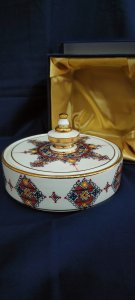 سكرية مزخرفة من السيراميك