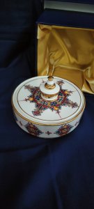 سكرية مزخرفة من السيراميك